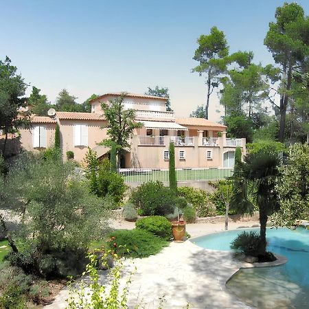 Villa Spacieuse Avec Piscine A Saint Maximin Luaran gambar