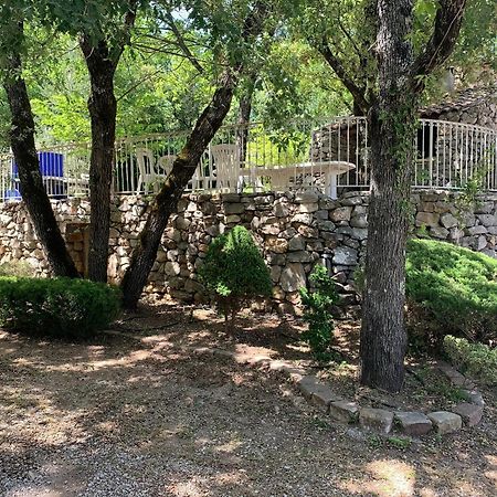 Villa Spacieuse Avec Piscine A Saint Maximin Luaran gambar