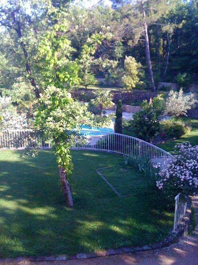 Villa Spacieuse Avec Piscine A Saint Maximin Luaran gambar