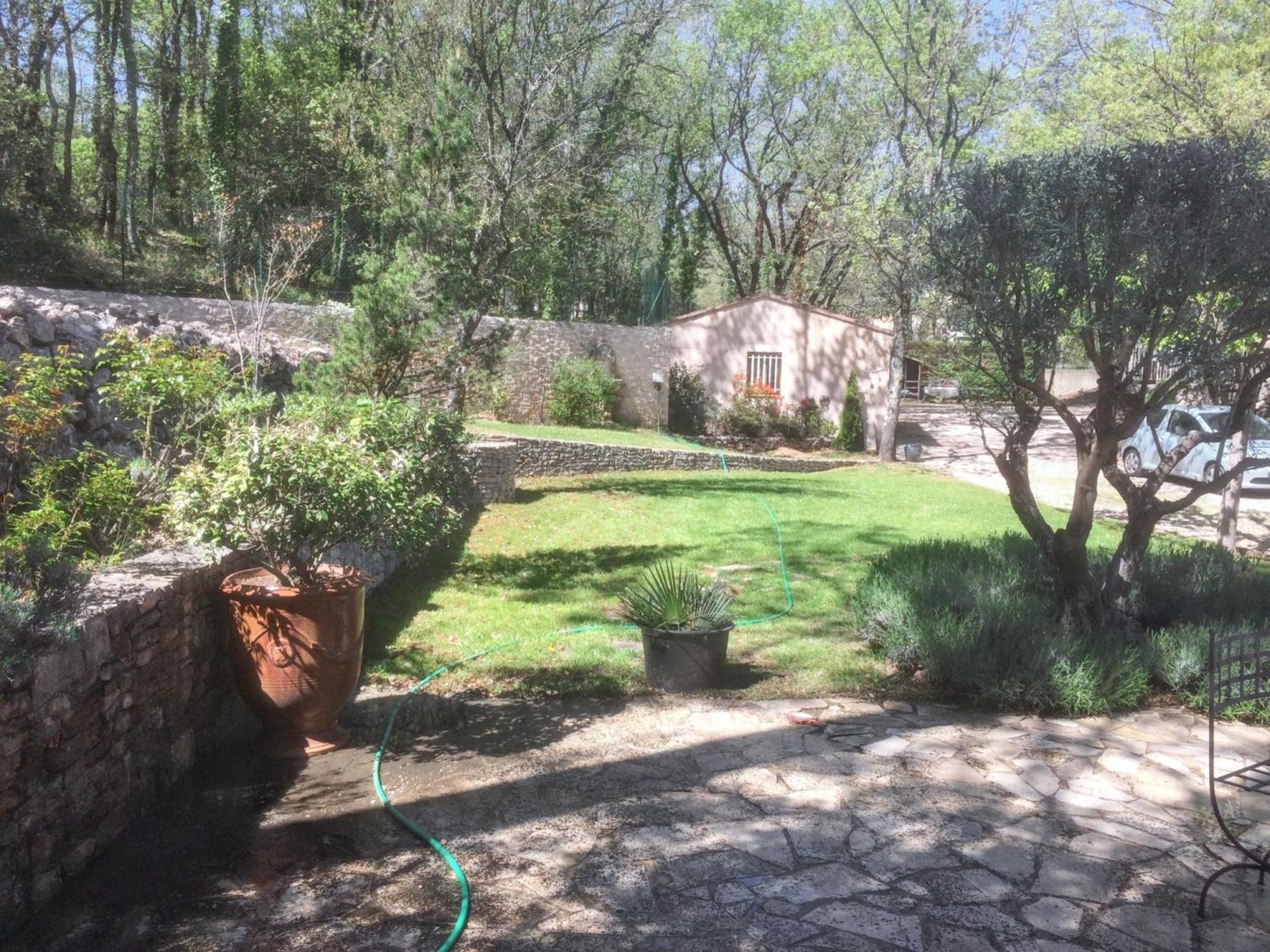 Villa Spacieuse Avec Piscine A Saint Maximin Luaran gambar
