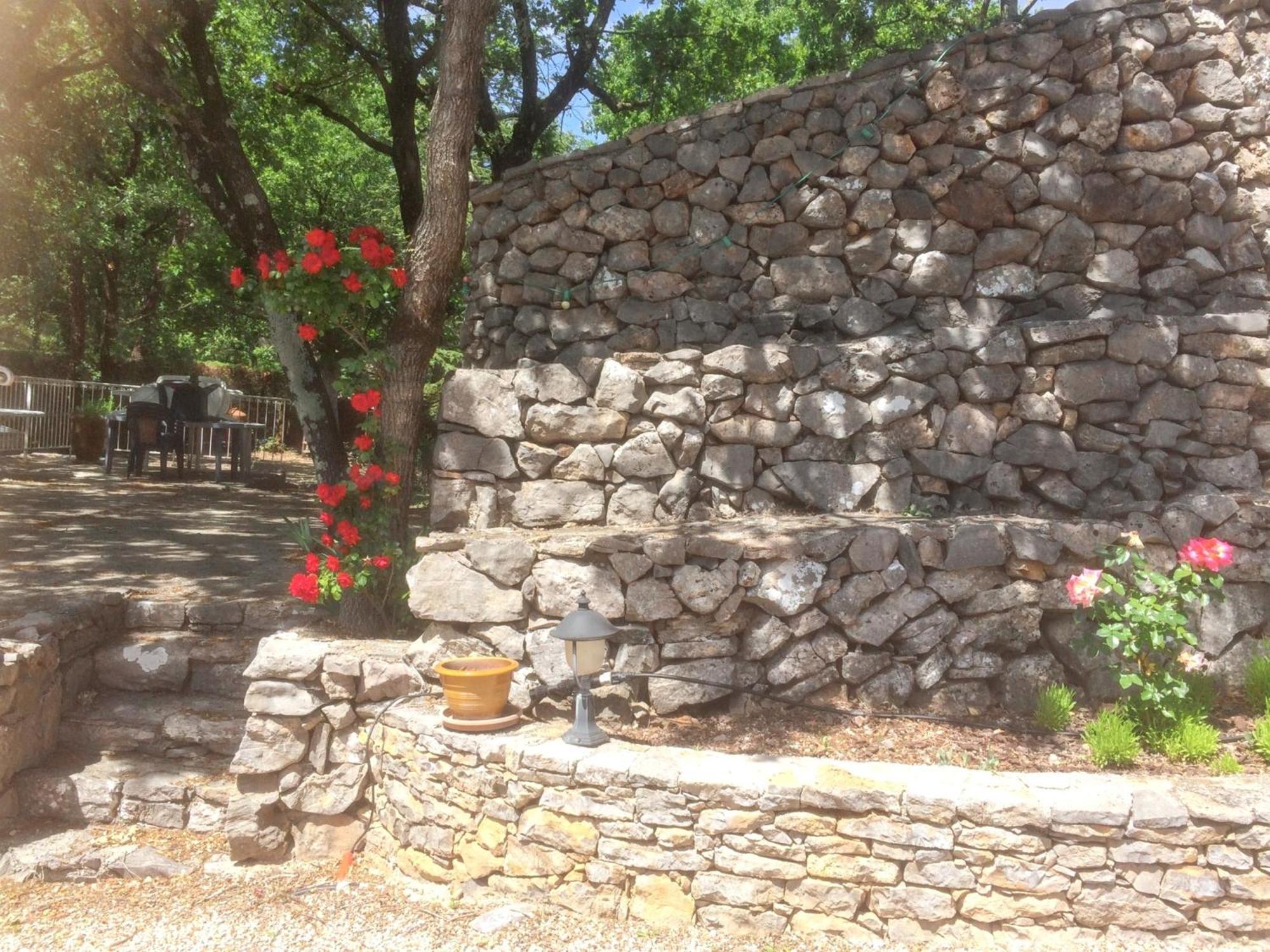 Villa Spacieuse Avec Piscine A Saint Maximin Luaran gambar