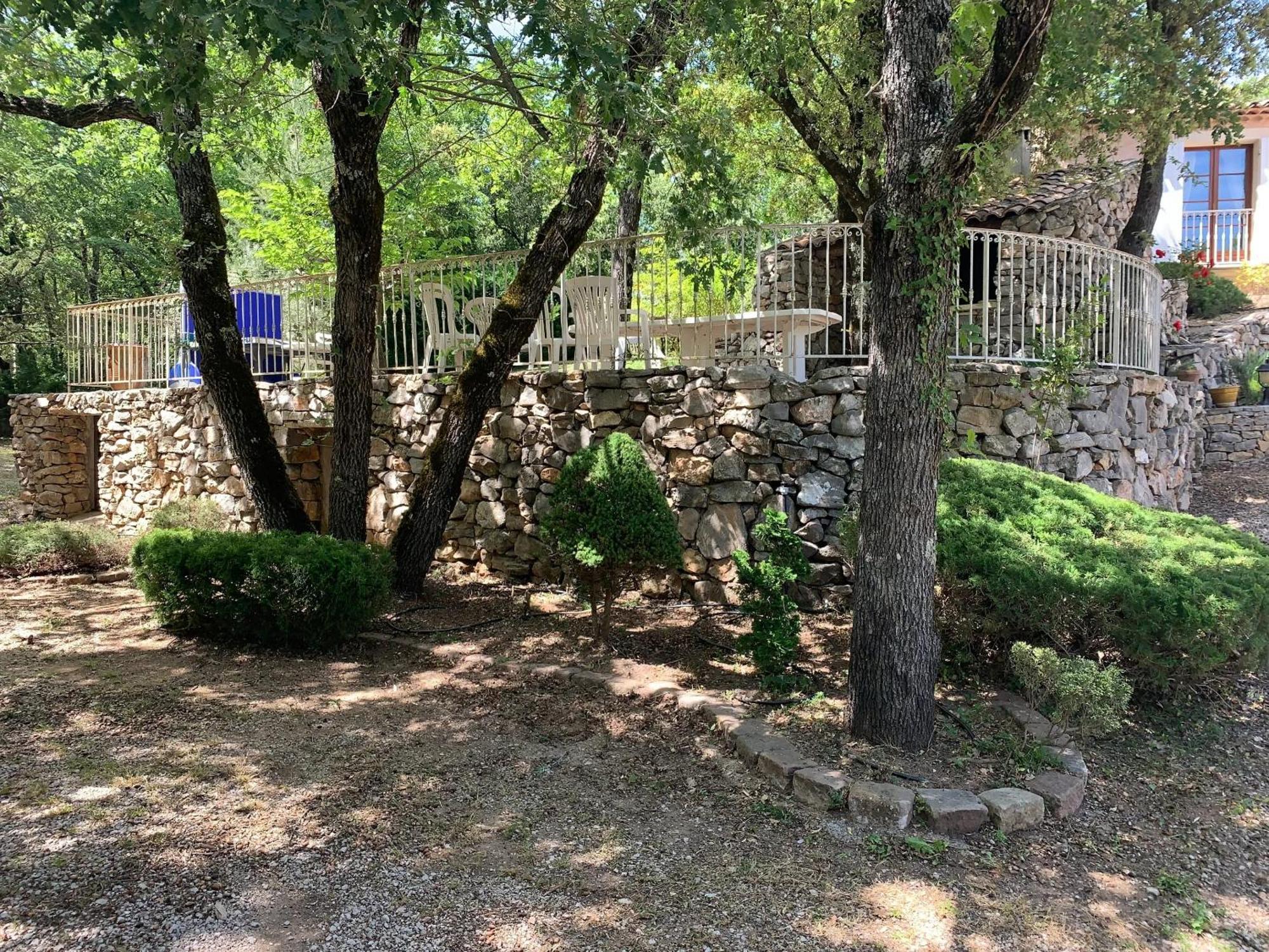 Villa Spacieuse Avec Piscine A Saint Maximin Luaran gambar