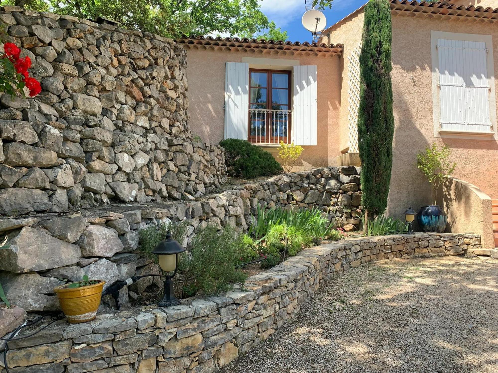 Villa Spacieuse Avec Piscine A Saint Maximin Luaran gambar